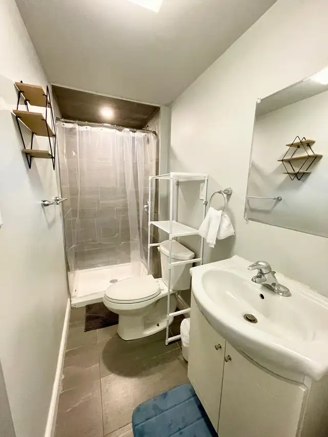 Private bedroom for rent - Photo 3