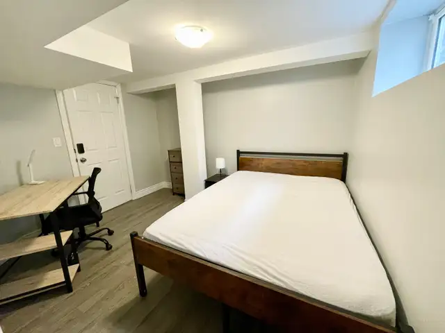 Private bedroom for rent - Photo 4