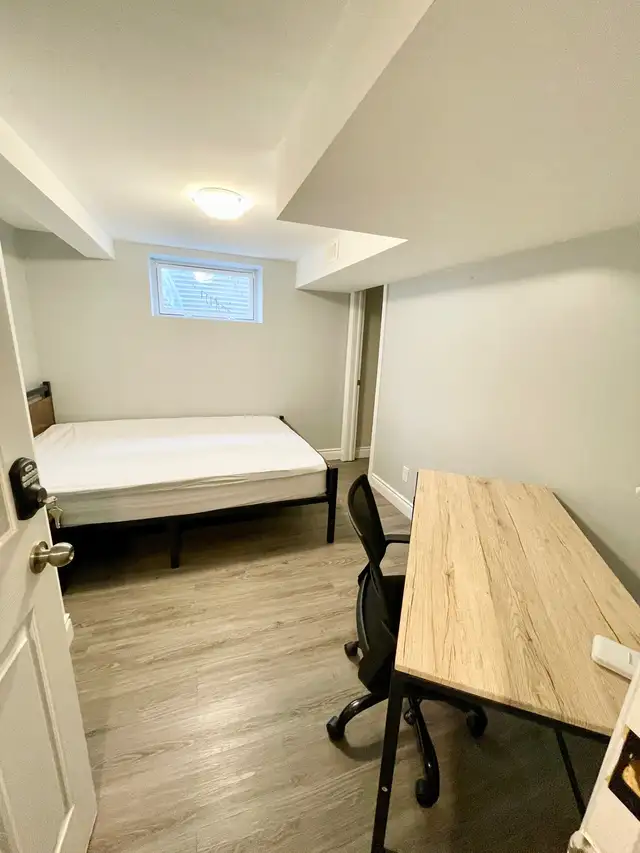 Private bedroom for rent - Photo 5