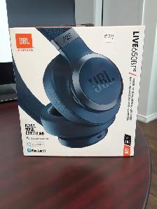 The JBL Live 650BTNC (Noise-Cancelling)  Head Phone