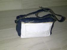 SAC À MAIN CUIR BLEU MARIN BLANC 2 POCHETTES BANDOULIÈRE $10.00