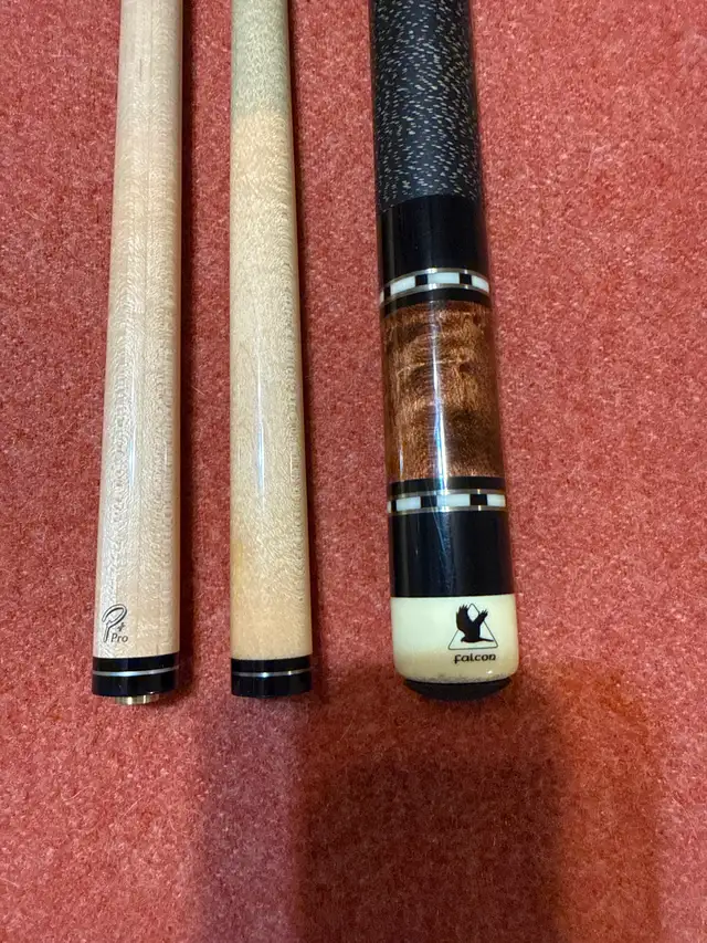 Vintage Falcon pool cue for sale. Ex