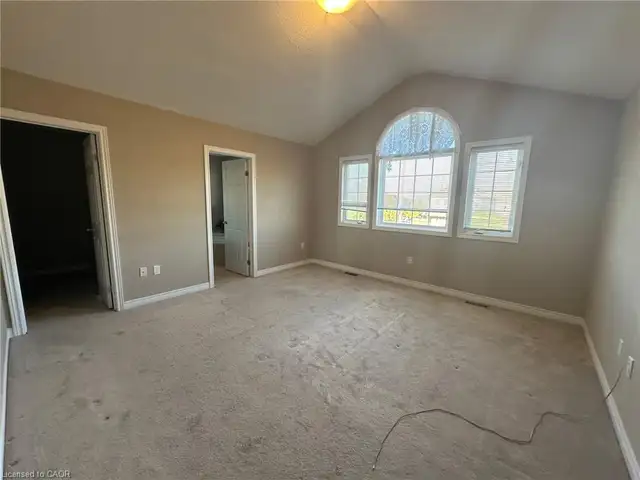 2400 sqft house for rent(3 bdrm, 2 garages, 3bathrm) - Photo 4
