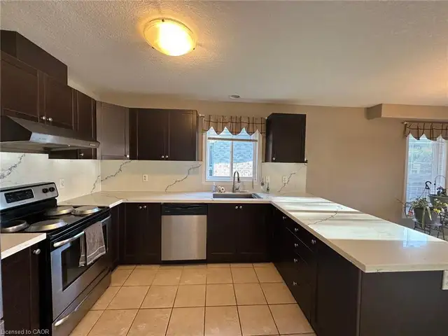 2400 sqft house for rent(3 bdrm, 2 garages, 3bathrm) - Photo 9