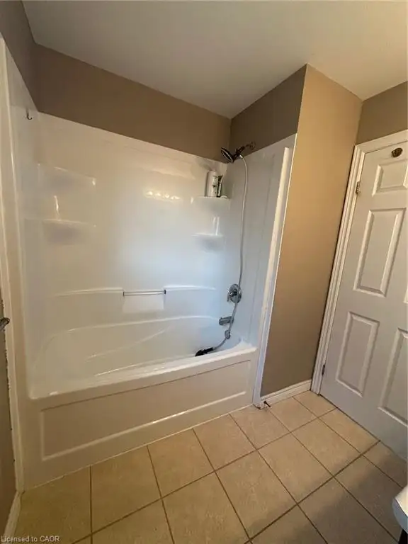 2400 sqft house for rent(3 bdrm, 2 garages, 3bathrm) - Photo 11