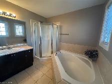 2400 sqft house for rent(3 bdrm, 2 garages, 3bathrm) - Photo 22