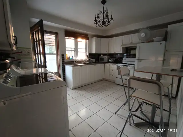 Big room, for short term rental, Close metro Monk, All included. - Photo 6