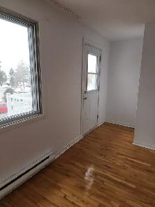 Freshly painted 5 1/2 upper duplex In LaSalle - Photo 4