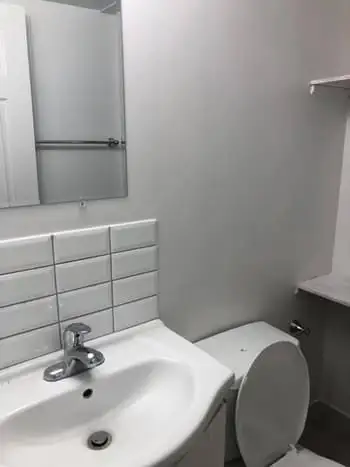 1-Bedroom Basement Apartment Rent in Scarborough - Photo 4