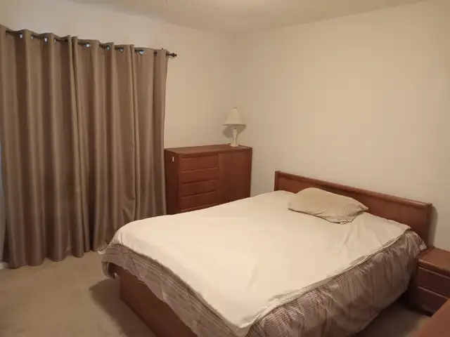 Furnished room for rent in Brampton Townhome
