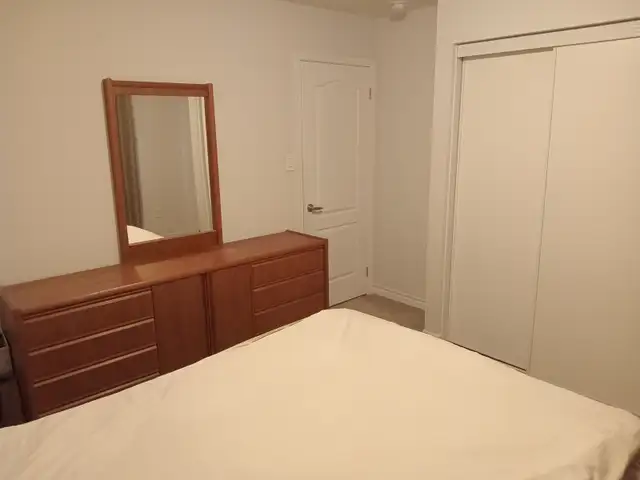Furnished room for rent in Brampton Townhome - Photo 4