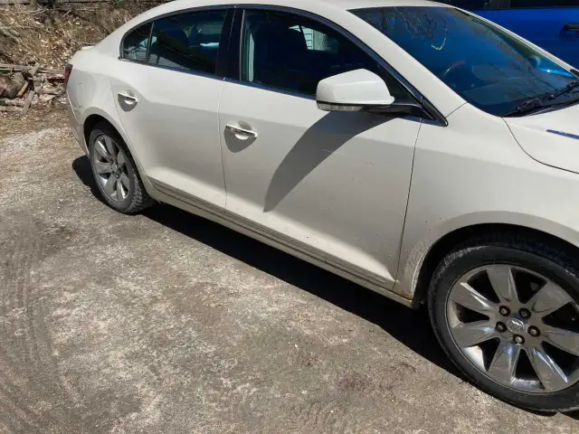2011 Buick Lacrosse, 4 door sedan - Photo 2