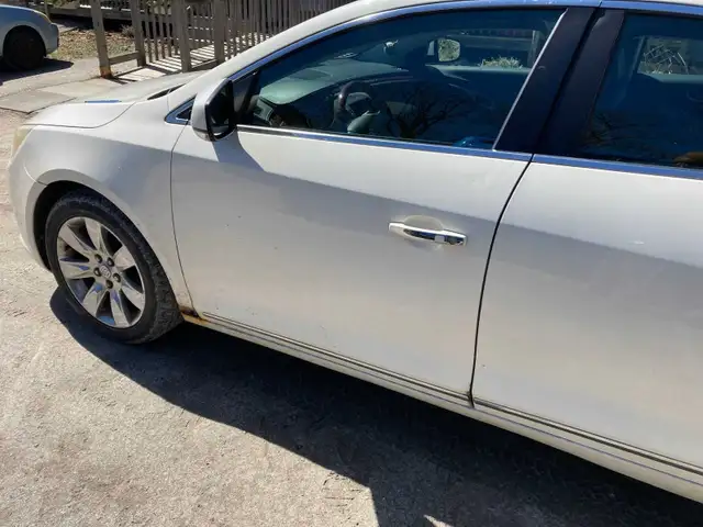 2011 Buick Lacrosse, 4 door sedan - Photo 3