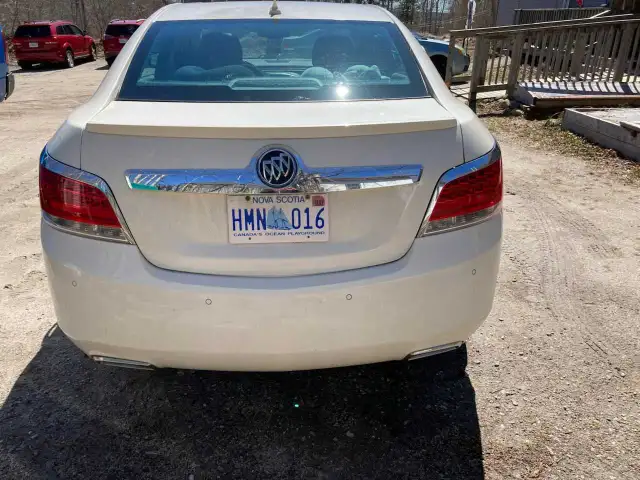 2011 Buick Lacrosse, 4 door sedan - Photo 4