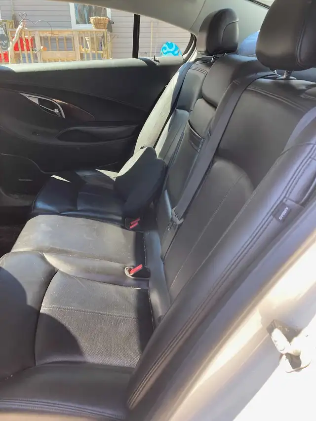 2011 Buick Lacrosse, 4 door sedan - Photo 7