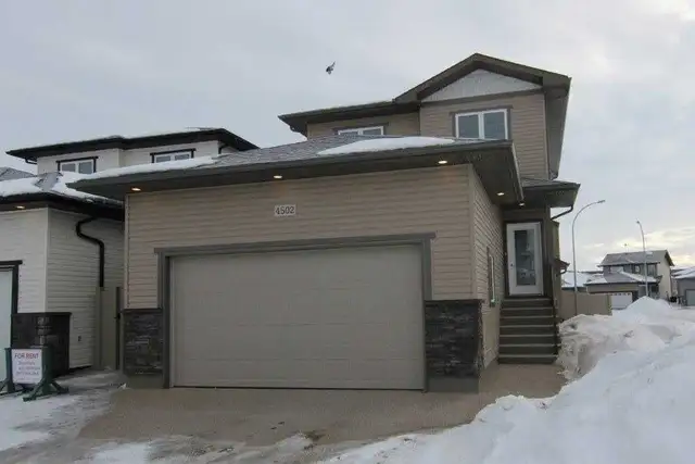 One Bedroom Lower Suite in Harbour Landing Available May 1