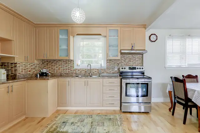 Main floor master bedroom is available in Scarborough from April - Photo 4