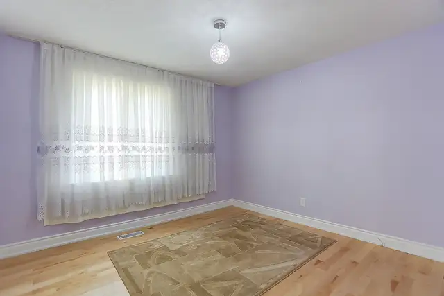 Main floor master bedroom is available in Scarborough from April - Photo 5