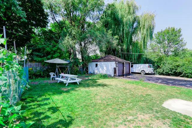 Main floor master bedroom is available in Scarborough from April - Photo 7