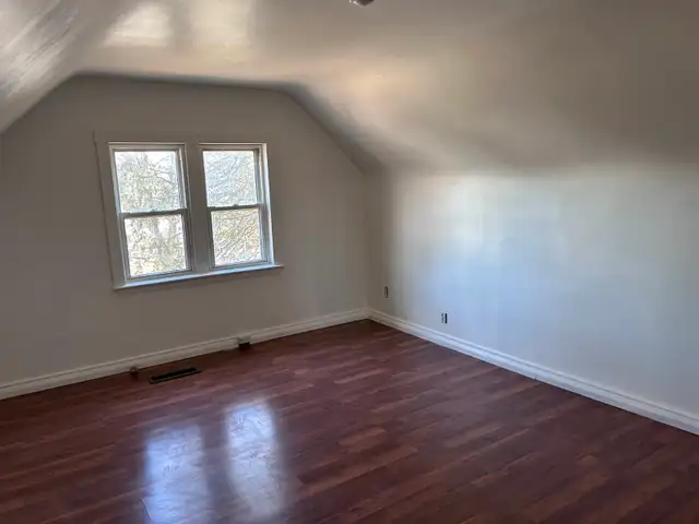 2 bedrooms, spacious $1500 / month Include Utilities - Photo 3