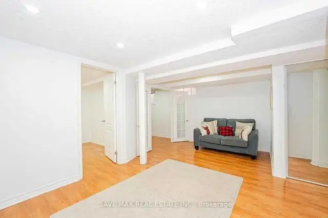 2 bedroom basement in a great neighborhood - Photo 2