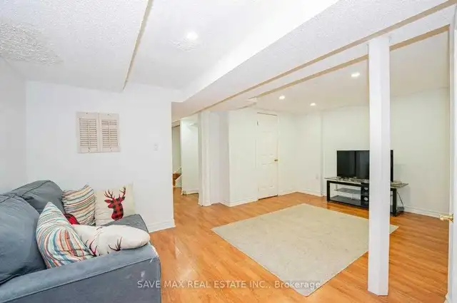 2 bedroom basement in a great neighborhood - Photo 8