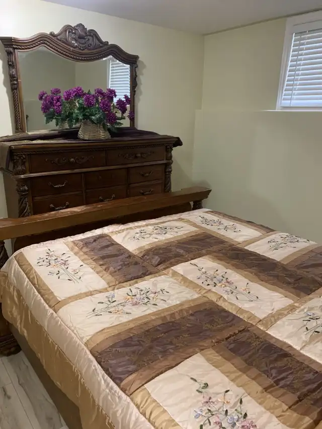 Large room for rent in West Brantford