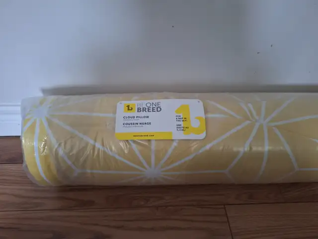 Be One Breed Large Cloud Pillow Memory Foam Dog Bed - New