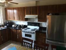 House - Main Floor - 2 Bedrooms and 1 Washroom for Rent - Photo 8