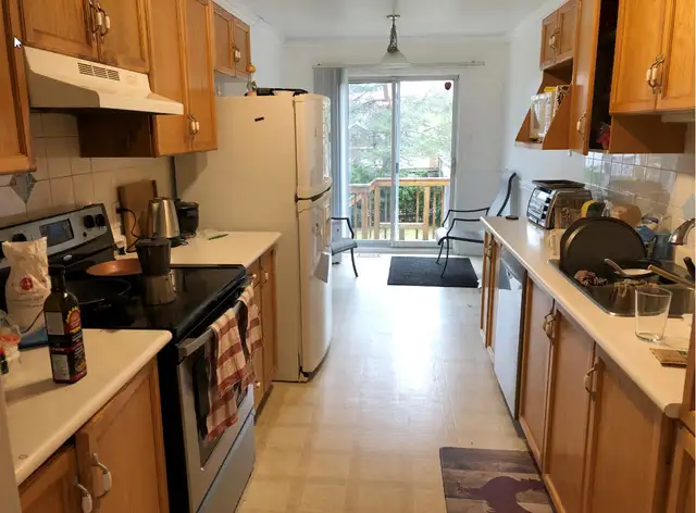Kanata Bridlewood, 4bed, 4 bath townhouse Available May 1st - Photo 4