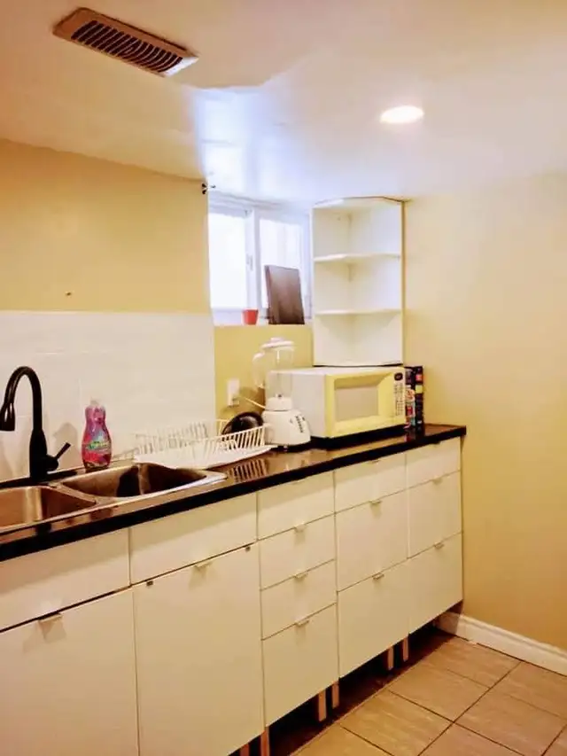 Private room with attached washroom for rent in Scarborough - Photo 5