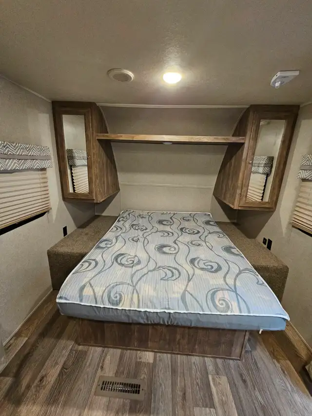 2019 PUMA XLE TRAVEL TRAILER in Excellent condition - Photo 4