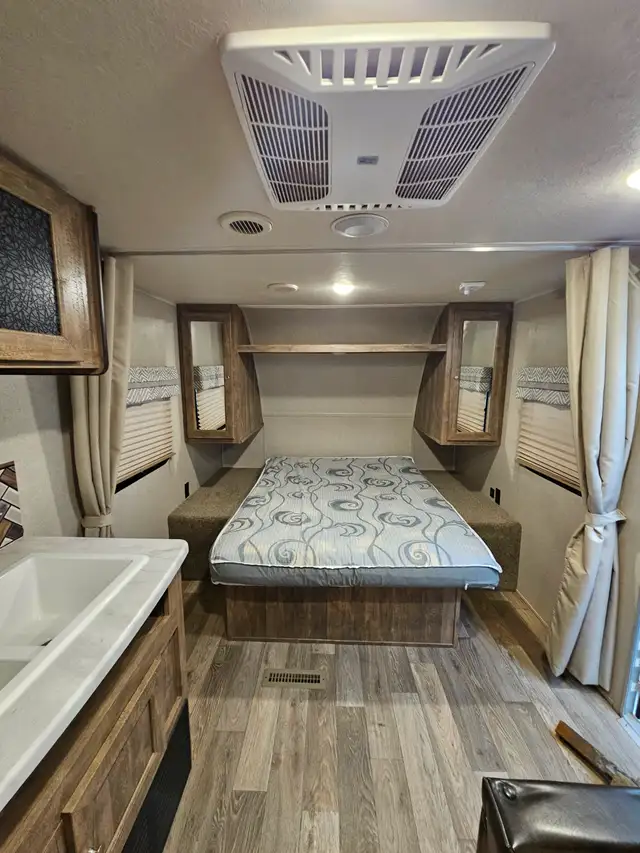2019 PUMA XLE TRAVEL TRAILER in Excellent condition - Photo 5