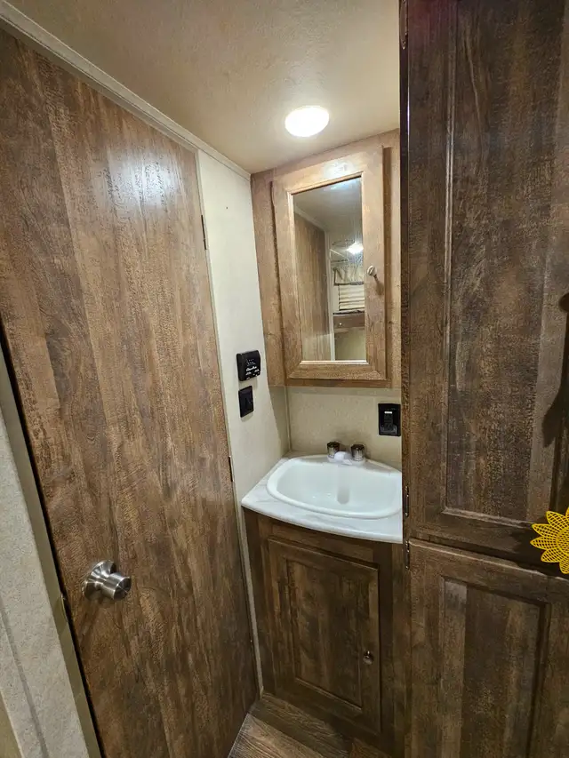 2019 PUMA XLE TRAVEL TRAILER in Excellent condition - Photo 6