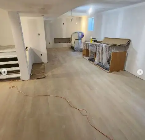 Premium Vinyl Flooring – High-Quality Materials with Professiona