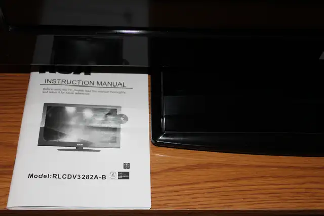 RCA TV with DVD player - Photo 4