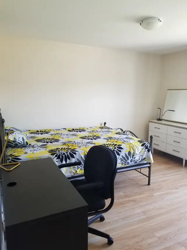 Grand et beau 4 1/2 tous inclus et entièrement meublé - Photo 6