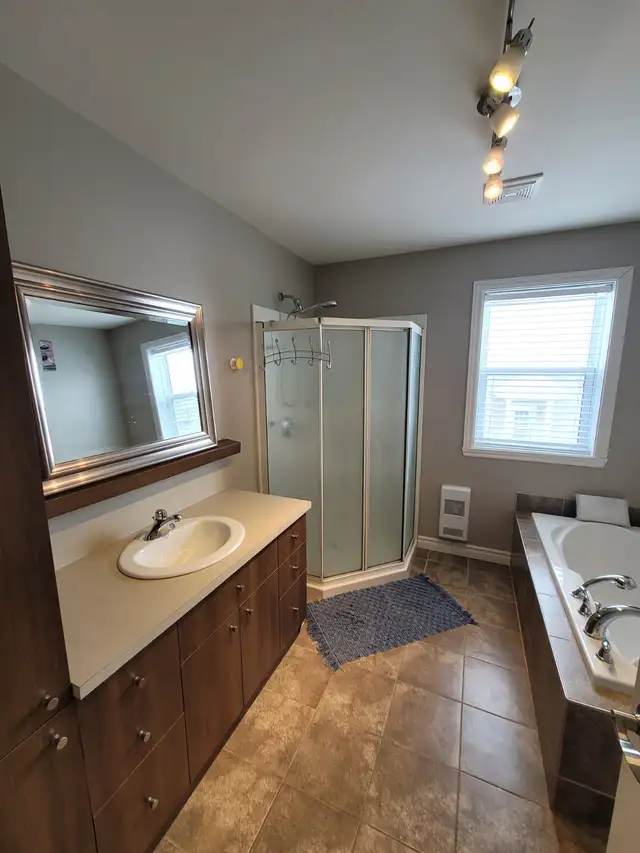 Grand et beau 4 1/2 tous inclus et entièrement meublé - Photo 7