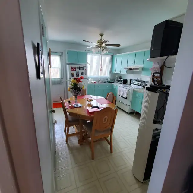 4 1/2 - Photo 2