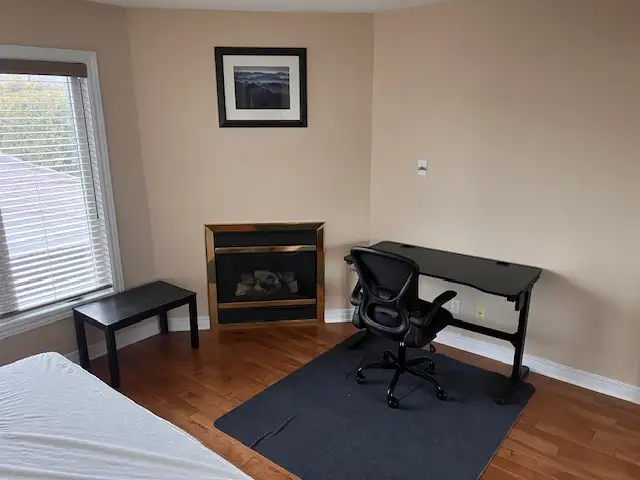 1 MAY - Furnished Room for Mature Female Student - Bank/Walkley - Photo 2