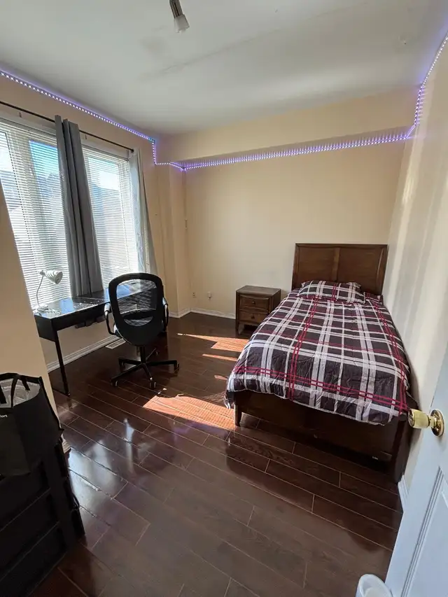 YORK UNIVERSITY VILLAGE - 1 room Female student only - Photo 4