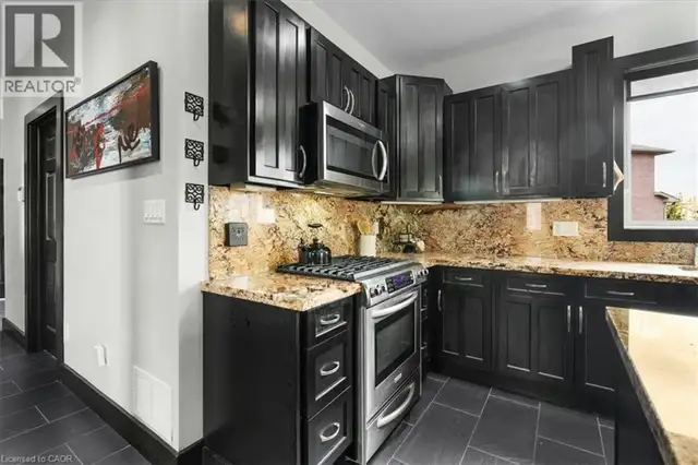 2 rooms for rent in beautiful house on Hamilton mountain/pool - Photo 3