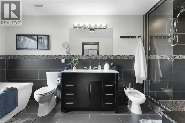 2 rooms for rent in beautiful house on Hamilton mountain/pool - Photo 6