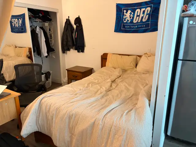 Furnished 1 bed   private bath in 2B/2B Toronto apartment - Photo 2