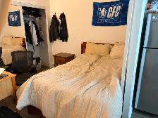 Furnished 1 bed   private bath in 2B/2B Toronto apartment - Photo 2