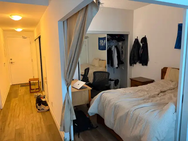 Furnished 1 bed   private bath in 2B/2B Toronto apartment - Photo 4