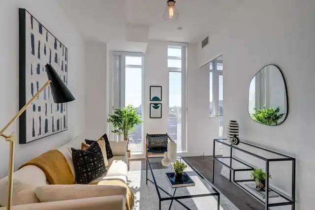 1 Bed   1 Den Condo for Rent – Prime Downtown Location! - Photo 2