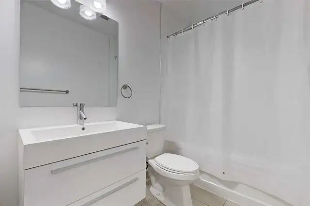 1 Bed   1 Den Condo for Rent – Prime Downtown Location! - Photo 4