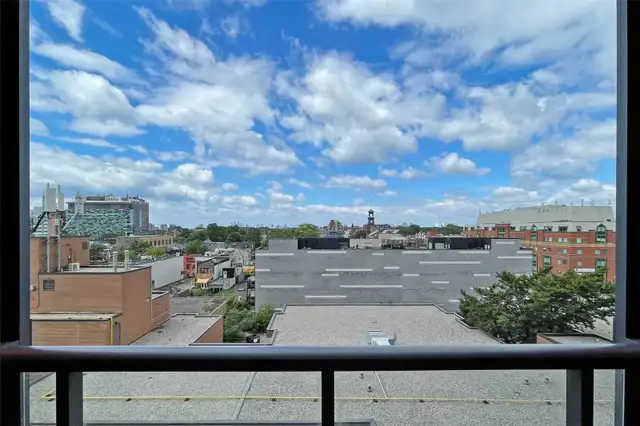 1 Bed   1 Den Condo for Rent – Prime Downtown Location! - Photo 10