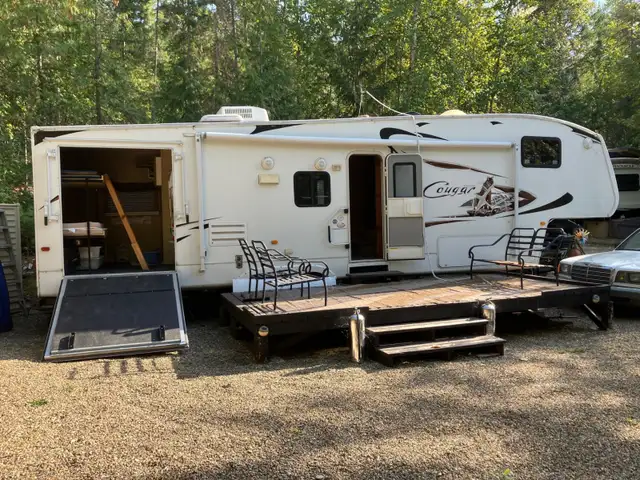 2009 32 Ft  Keystone Cougar 5th Wheel for Sale by Owner